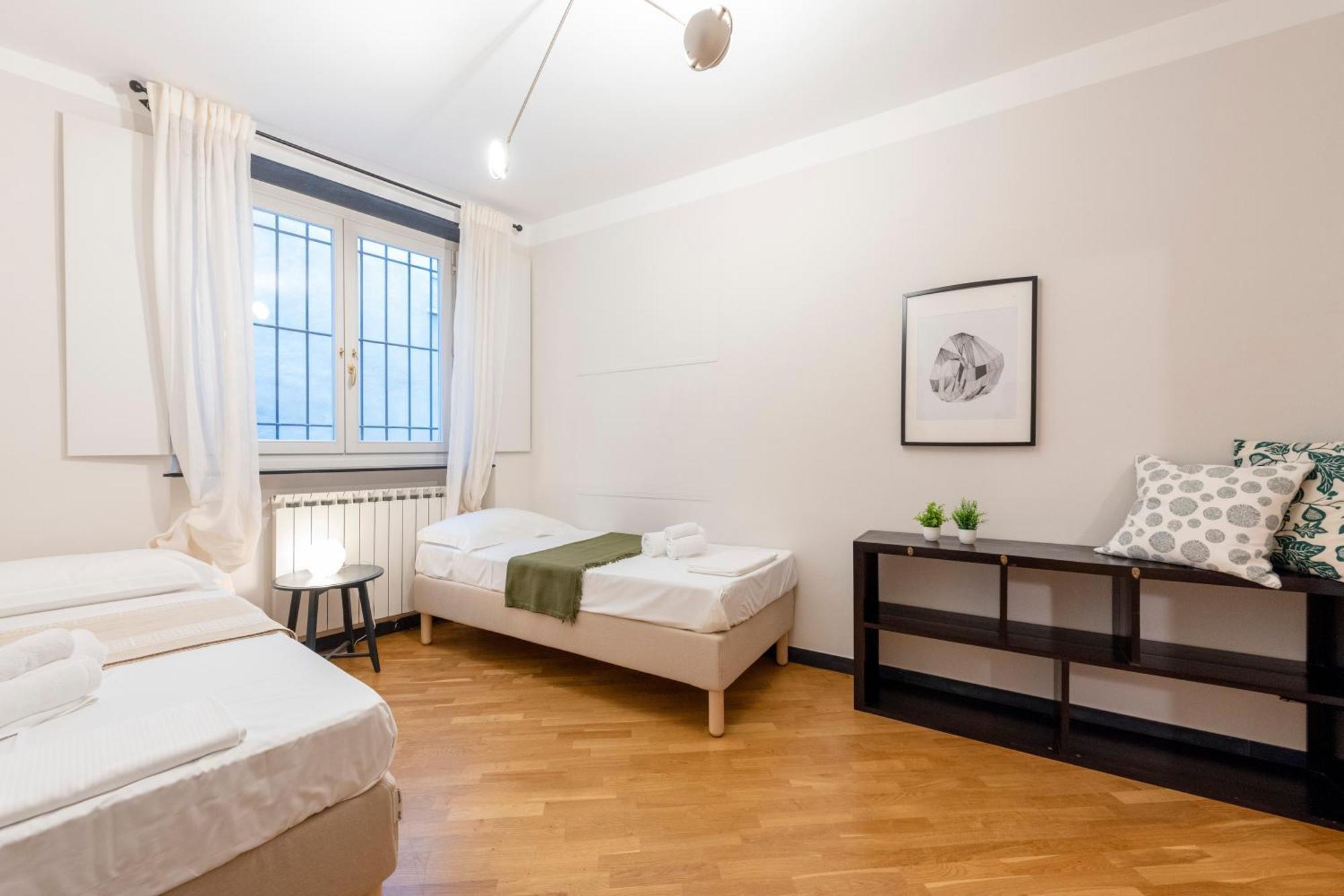 Beautiful Flat In The Historic Center - Happy Apartment Genoa